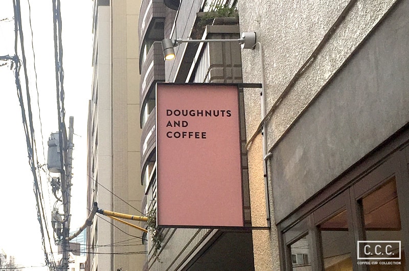 DUMBO Doughnuts and Coffeeの看板